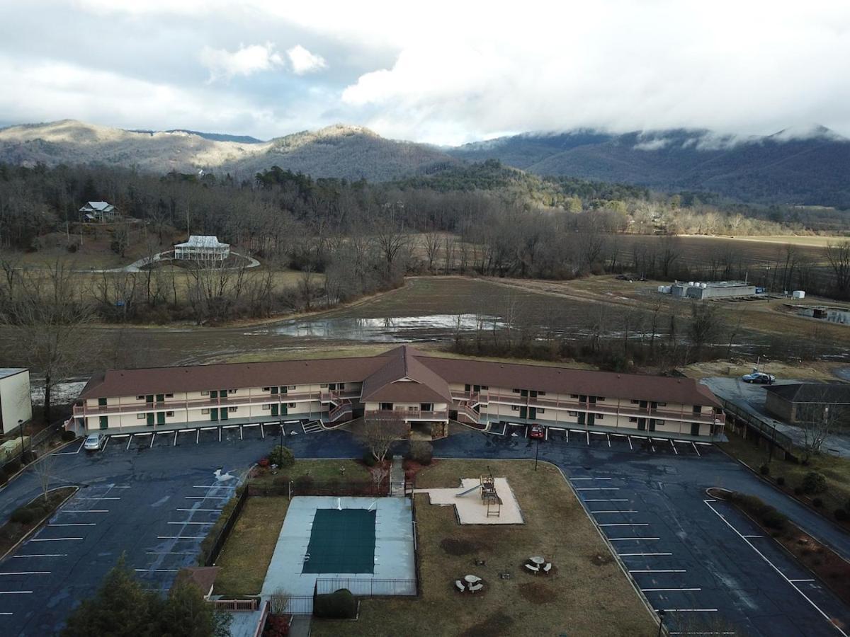 Mountain Valley Inn Dillard Exterior photo