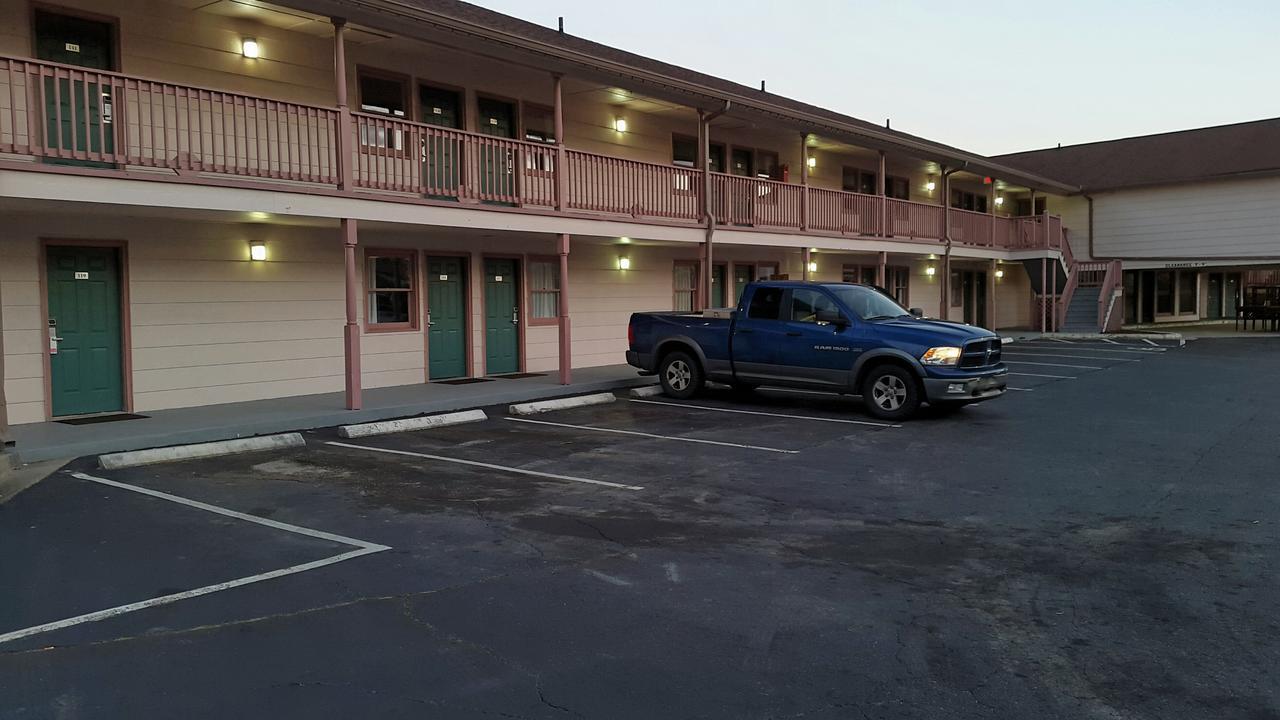 Mountain Valley Inn Dillard Exterior photo