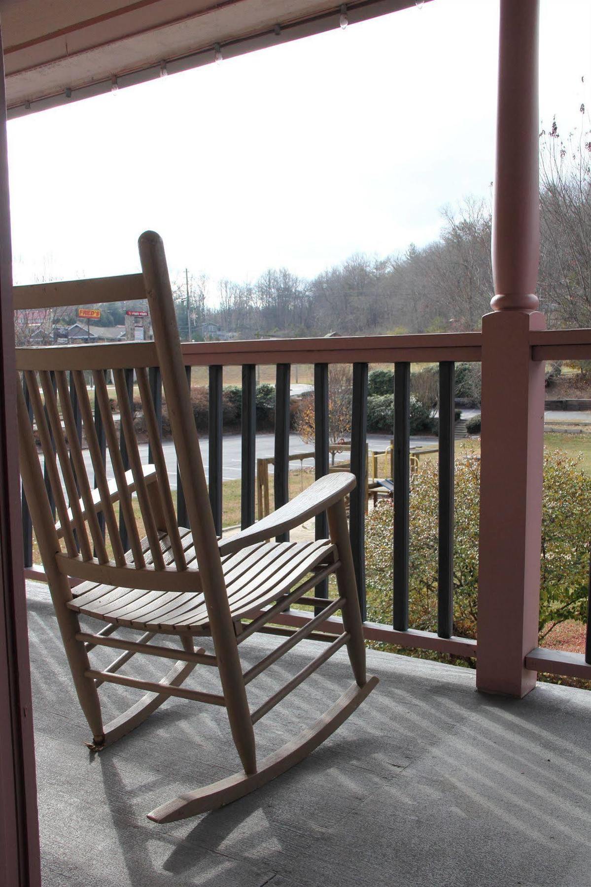 Mountain Valley Inn Dillard Exterior photo
